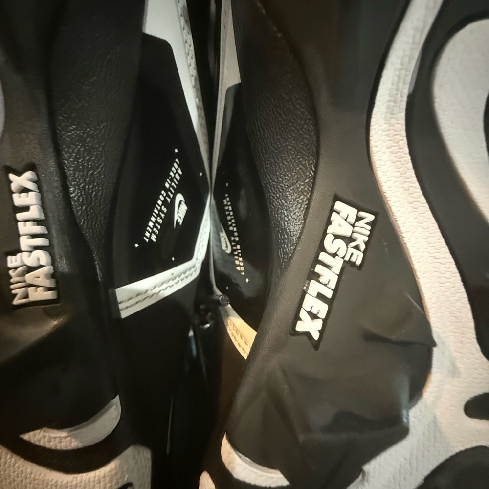NWT Nike Alpha Menace 3 Shark size 6.5 womens football cleats - Picture 9 of 11